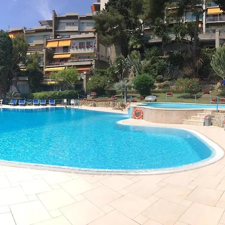 Swimmingpool+Sea